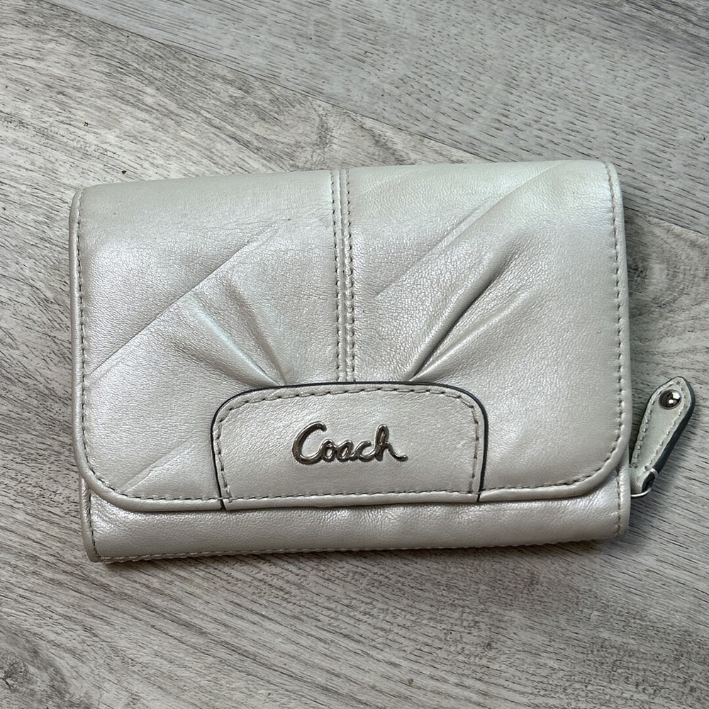 Coach Ashley Compact Clutch Wallet Silver Metallic Leather Bifold Folio 270